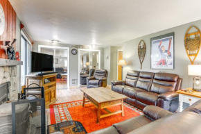West Dover Townhome Hot Tub, 2 Mi to Mount Snow!